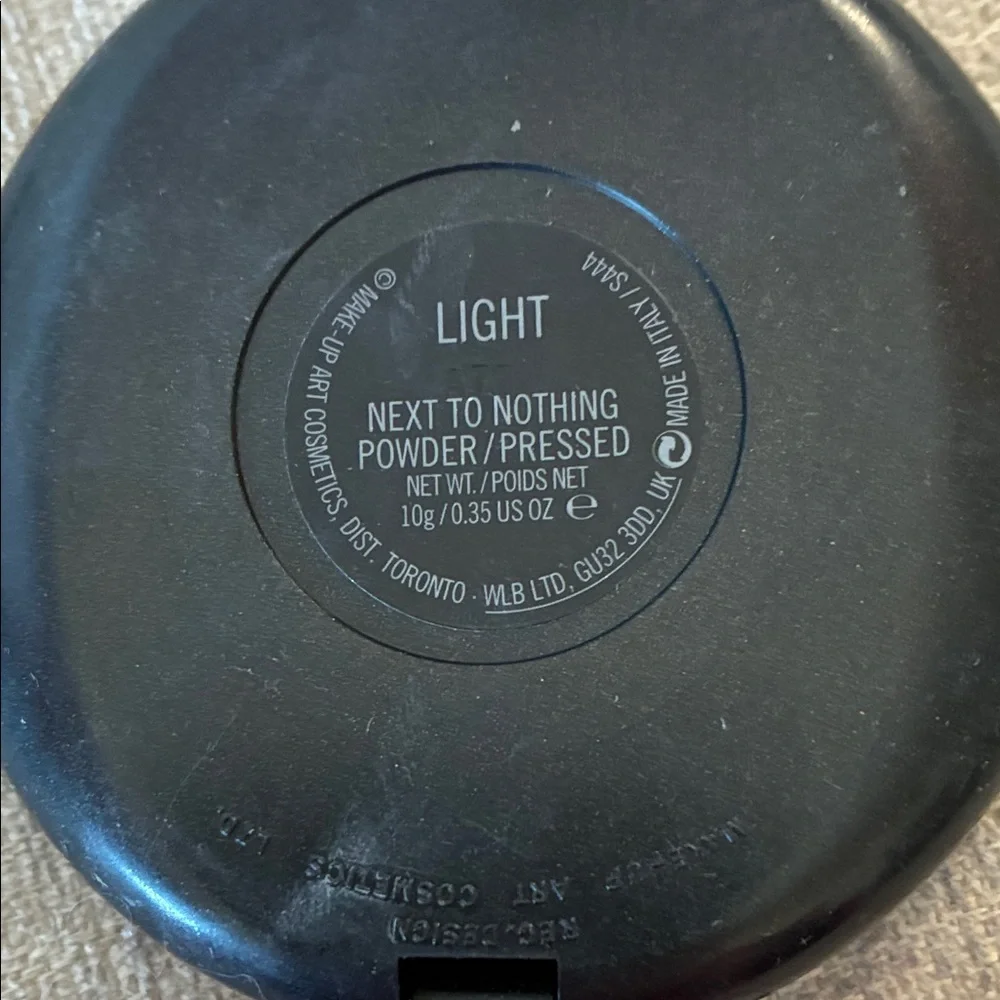 Compact Powder with Applicator - Picture 3 of 3
